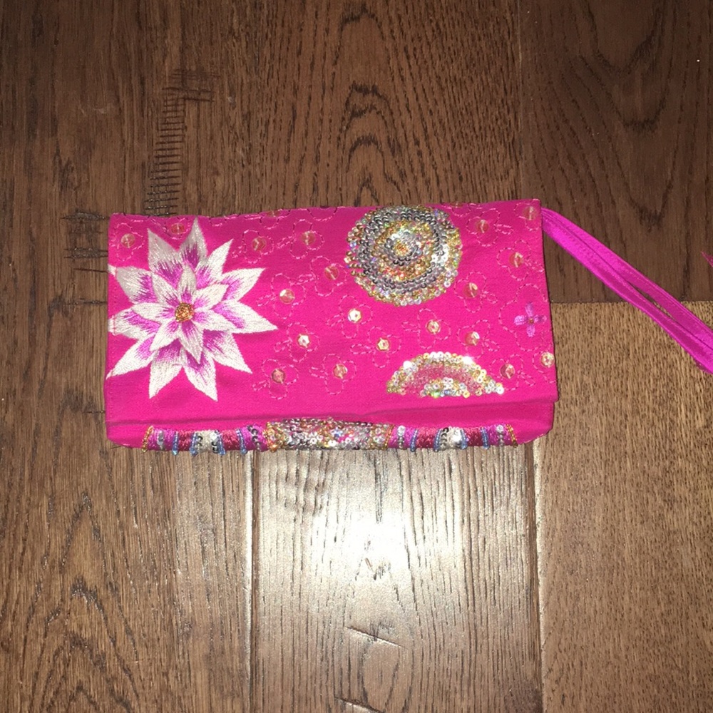 Sequin clutch